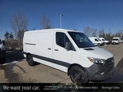 This Mercedes-Benz Sprinter 2500 has a strong Intercooled Turbo Diesel I-4 2.0 L/119 engine powering...