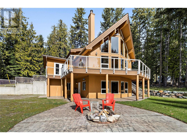7889 Gardiner Road Anglemont, British Columbia in Houses for Sale in Kamloops - Image 2