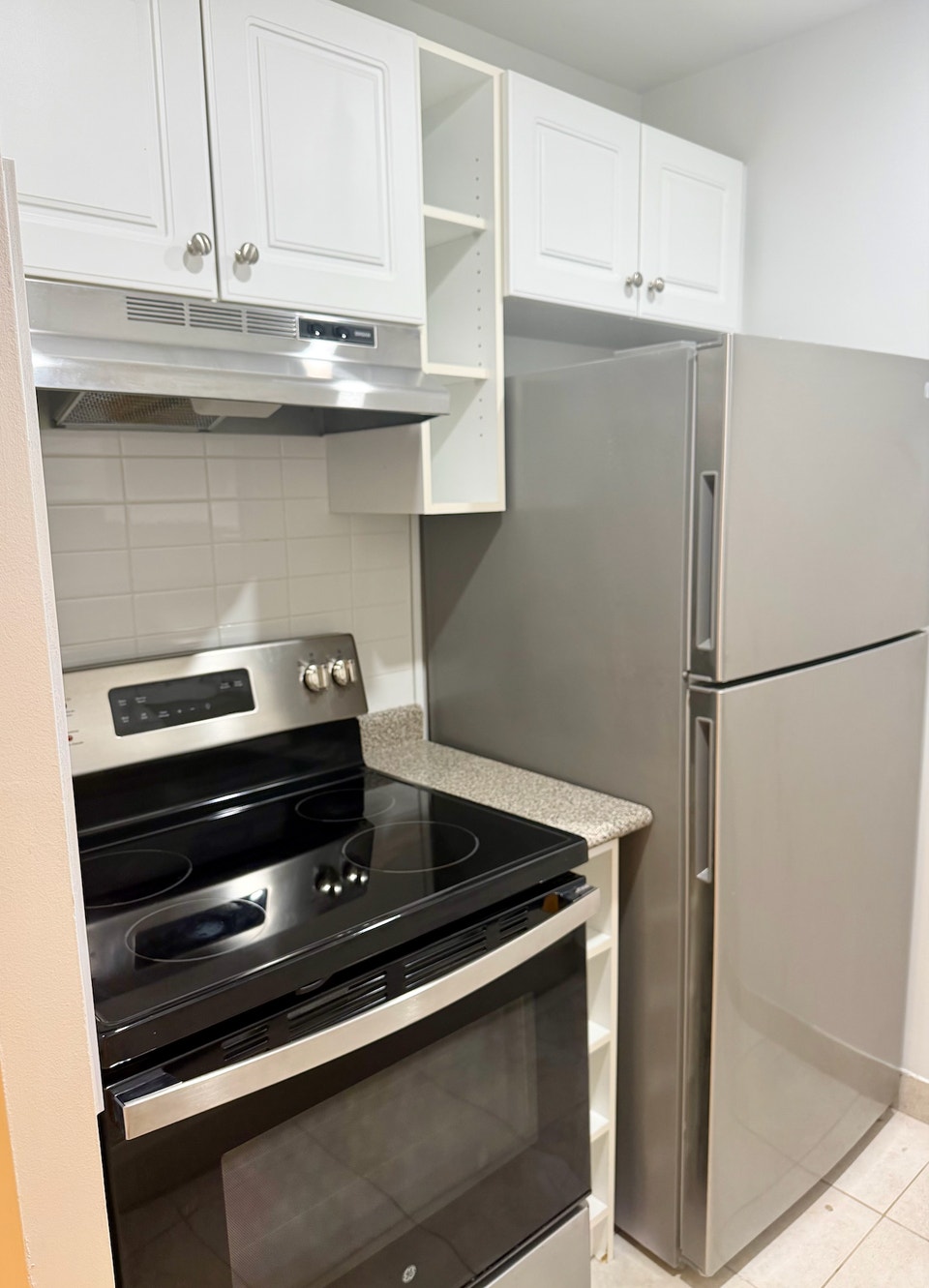 RENOVATED Bachelor with 1 Bath in PRIME ETOBICOKE - Royal York G 3