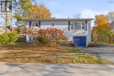 The residential area is near schools, malls, restaurants and supermarkets....15 minutes from Halifax...