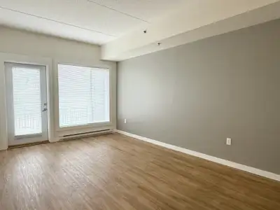 !!! BUMPER OFFEER: FIRST MONTH RENT FREE !!! Schedule a showing today with our Leasing Agent at 204-...