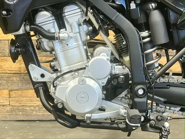 2023 Kawasaki KLX 300 SM - SUPER MOTARD + ONLY 8 KM + STREET LEG in Other in Ottawa - Image 12
