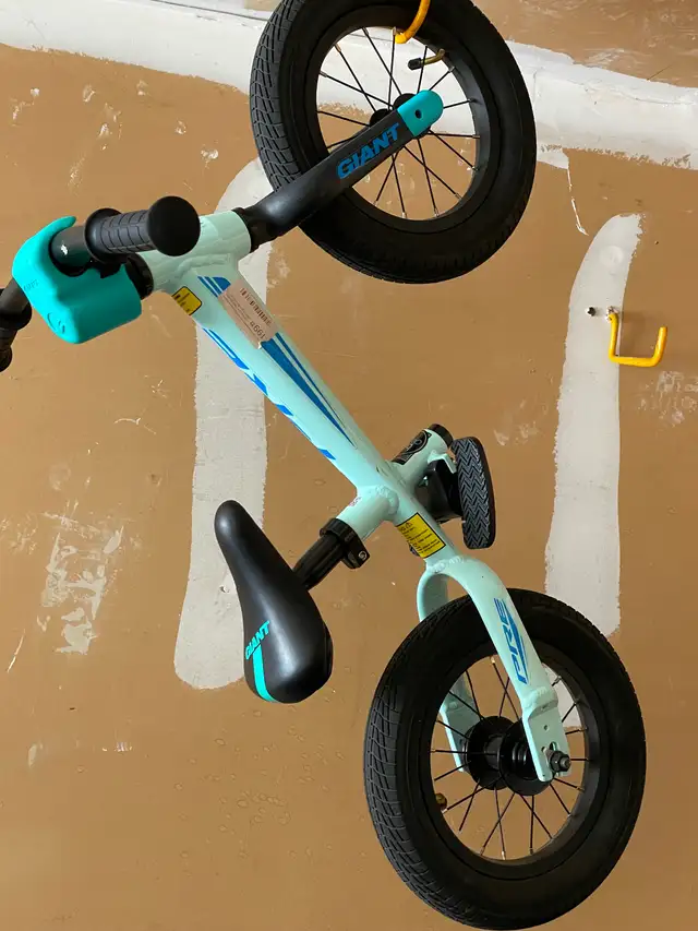 Giant balance bike like new condition in Kids in City of Toronto - Image 2