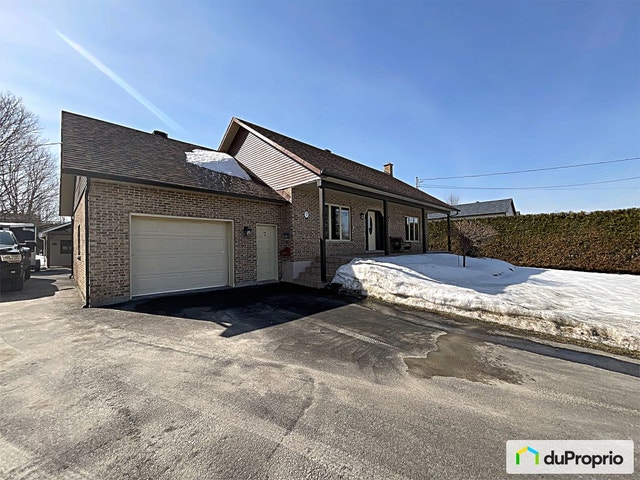 $580,000 - Bungalow for sale in Granby — photo 1