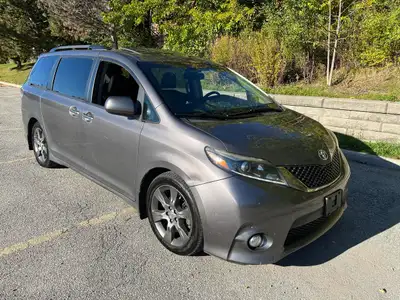 JUST IN!!! CALL FOR PRICE!!! 1 LOCAL ONTARIO FEMALE OWNER! NON-SMOKER! 2016 TOYOTA SIENNA SE - 8 PAS...
