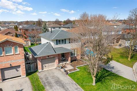 26 Arran Crt in Houses for Sale in Oshawa / Durham Region - Image 2