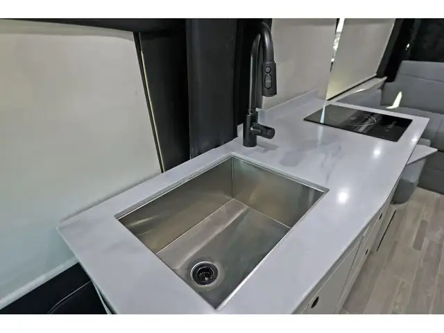 2026 Pleasure-Way Ontour Ontour 2.2 AWD ! Classe B NEUF 2026 in Travel Trailers & Campers in Laval / North Shore - Image 7