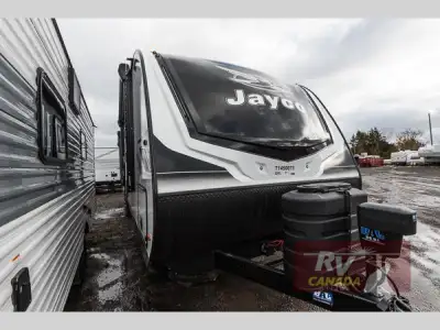Please Call Us At 613.851.7326 with any questions? Jayco Jay Feather travel trailer 32RL highlights:...