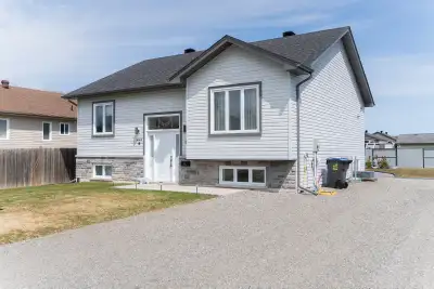OPEN HOUSE SUNDAY MARCH 29TH 1PM-3PM This gorgeous 3+1 bedroom high-rise bungalow in the East End is...