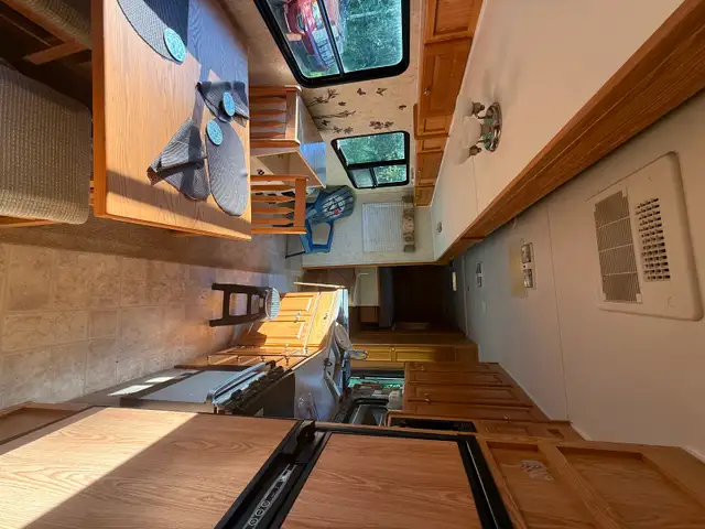 Very clean excellent condition outside and inside winterized RV in RVs & Motorhomes in Saint John - Image 5