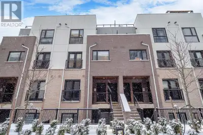 Stunning Executive Town Home and luxury living in Minto Oak Village! Open Concept, 2 Bedrooms,3baths...