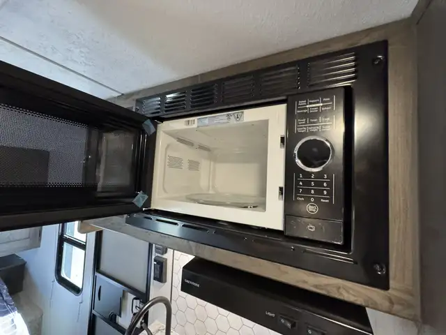 2022 ,Coachmen RV,Viking 17FQ in Travel Trailers & Campers in Kamloops - Image 13