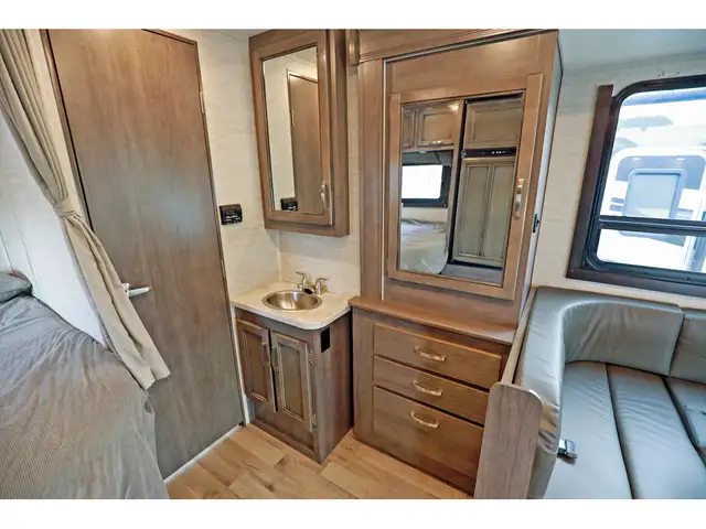 2024 Jayco Redhawk SE redhawk 22A 1 extension Classe C 24 pieds in RVs & Motorhomes in Laval / North Shore - Image 16