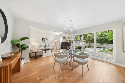 Price: $969,900 / $3,680/mo Welcome to 52 Munson Crescent, a beautifully updated mid-century modern...