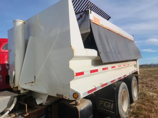 2014 INTERNATIONAL 7500 SBA SNOW PLOW FOR PARTS BOX IS SOLD in Heavy Equipment Parts & Accessories in Edmonton - Image 5