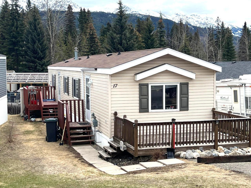 17 CHAMPLAIN PLACE Elkford, British Columbia Houses for Sale