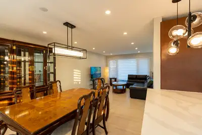 Room for Rent in Bayshore! Prime location! Furnished with Style! Young working professional or unive...