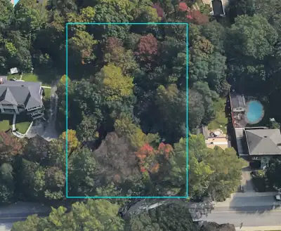 Rue de l'Ontario. Prix +TPS/TVQ. Magnifique terrain intime et boisé de 28 165 pi², situé dans le sec...