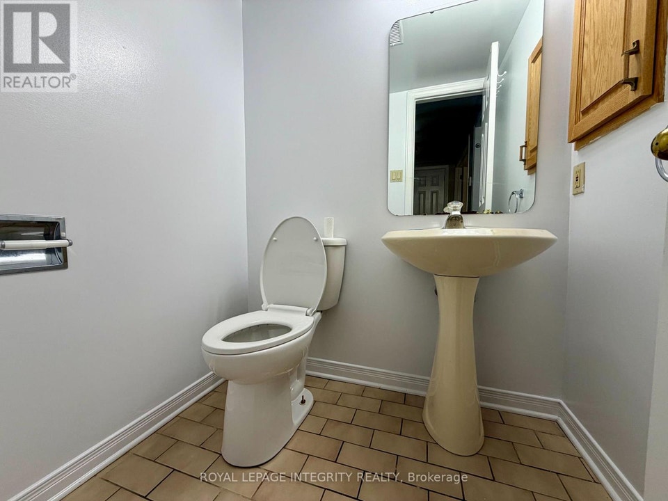 46 ARBORDALE CRESCENT Ottawa, Ontario 5