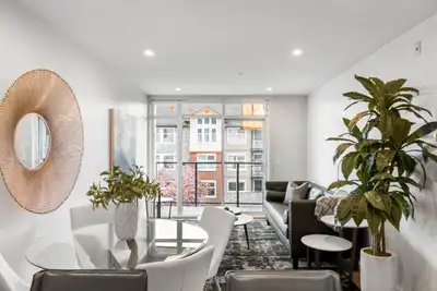 Available Now Get 1.5 months free, with free early move in on select suites with a 12-month lease. P...