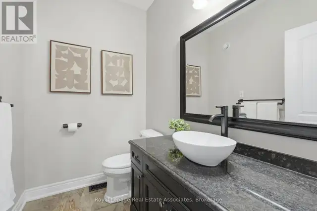 100 CHESSWOOD TRAIL Hamilton, Ontario in Houses for Sale in Oakville / Halton Region - Image 7
