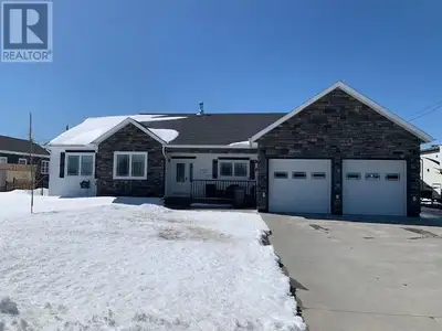 13 Oliver Crescent is a gorgeous, spacious 5 year old home. No expense was spared when designing thi...
