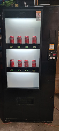 Vendo 621 live front vending machine