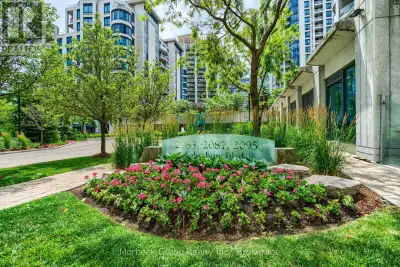 Client RemarksThis Sophisticated One Bedroom + Den In Waterford Towers Offers Breathtaking Lake Onta...