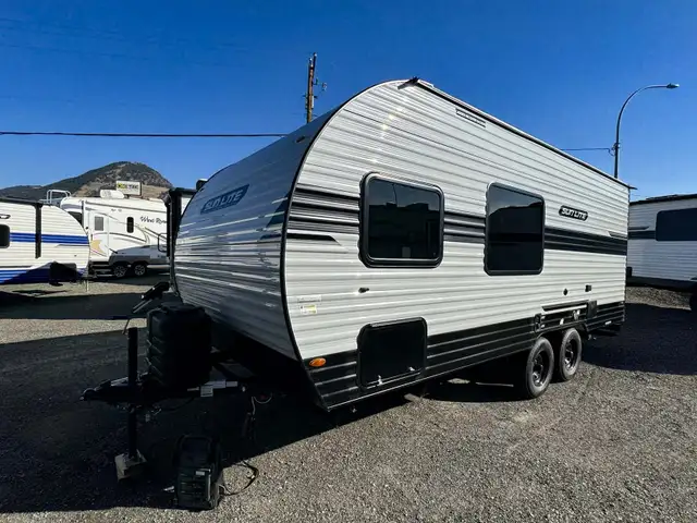 2027 ,Sun Lite,Sunset Park RV 21DB in Travel Trailers & Campers in Kamloops - Image 2