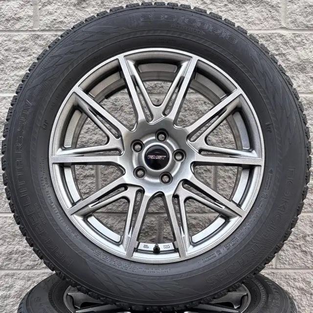 (95%) 4x 235/60R18 Nokian Winters w/ Volvo XC60 18" Rims in Tires & Rims in City of Toronto - Image 3