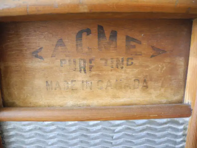 VINTAGE WASHBOARD WOOD & STEEL in Arts & Collectibles in City of Toronto - Image 4