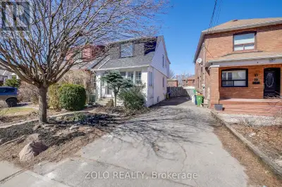 8 CREWE AVENUE Toronto (Woodbine-Lumsden), Ontario