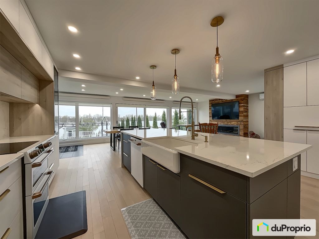 $890,000 - Duplex for sale in Contrecoeur — photo 1