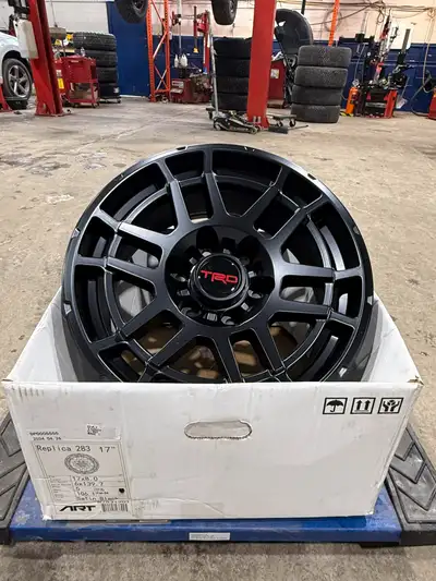 Off-Road package special for Toyota 4Runnner/FJ Cruiser/Tacoma. Limited quantities! Size:17x8.0 Bolt...