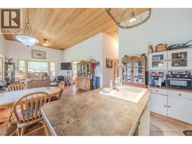 7478 BURGESS ROAD Deka Lake / Sulphurous / Hathaway Lakes, Briti in Houses for Sale in 100 Mile House - Image 18