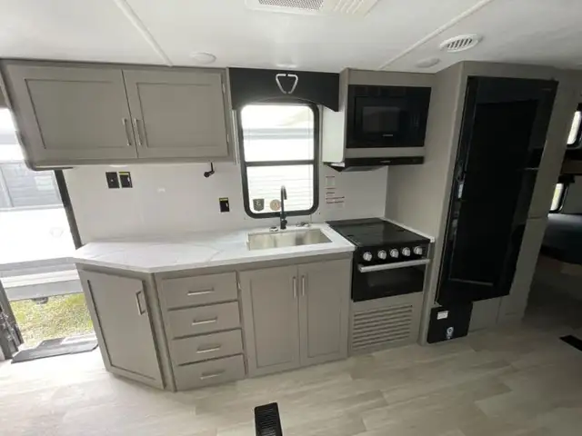 2026 Keystone RV Hideout 262BHS in Travel Trailers & Campers in Kamloops - Image 13