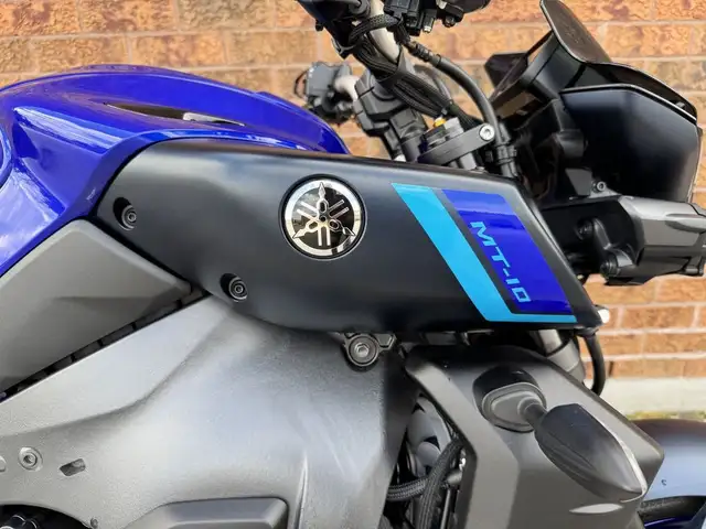 2024 Yamaha MT-10 **ONE OWNER** **RACEFIT PIPE** in Street, Cruisers & Choppers in Markham / York Region - Image 11