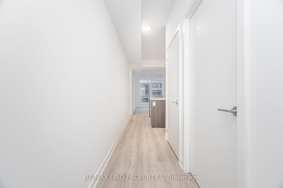 1BR & 2BR Brand New Condos at Burnhamthorpe & Confederation Pkwy 3