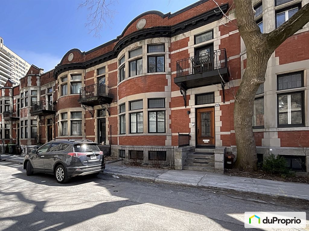 $695,000 - Condominium in Ville-Marie (downtown, old Mtl) — photo 1