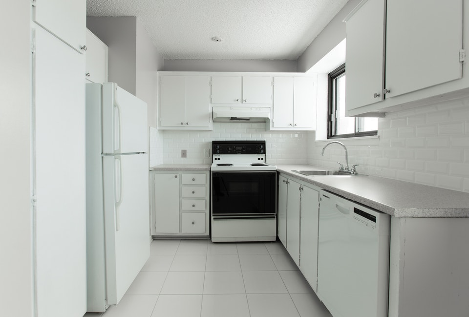 4 1/2 with 2 bathrooms BRIGHT & SPACIOUS in West Island 3