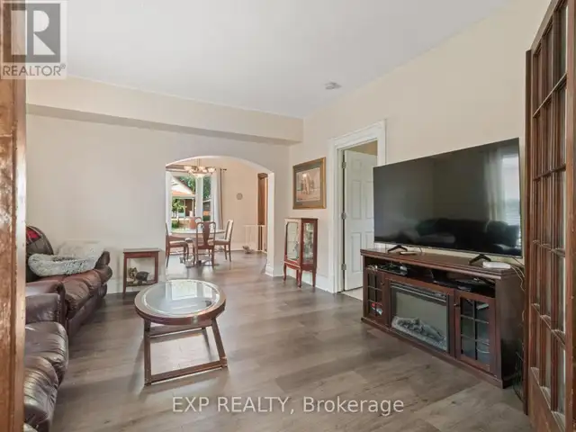 4448 FIFTH AVENUE Niagara Falls (Downtown), Ontario in Houses for Sale in St. Catharines - Image 9