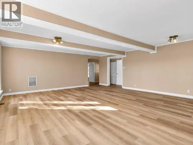 1201 HICKORY STREET Whitehorse, Yukon in Houses for Sale in Whitehorse - Image 4