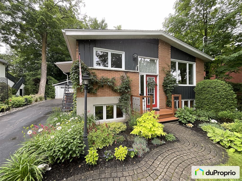$430,000 - Bungalow for sale in Coaticook — photo 1