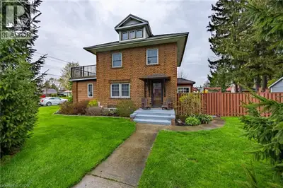 It’s not often that you find a beautiful home in a fabulous location and yet here you are. This 2.5...