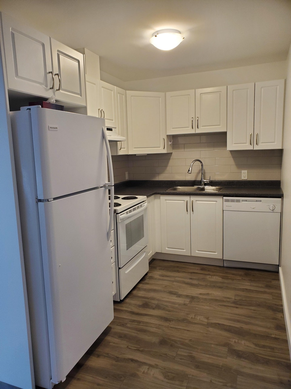 AVAILABLE DECEMBER 1 - 2 BEDROOM UNIT - PERTH 4