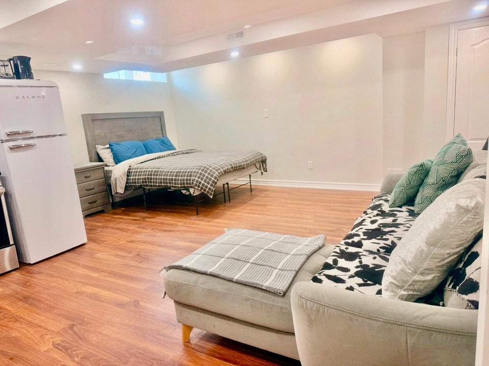 ALL INCLUSIVE! ONE PARKING! STUDIO APT in OAKVILLE 3