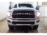 **ONE OWNER - ACCIDENT FREE** ORIGINAL FACTORY PRICE $84,810 23,210 KM This 2024 Ram 2500 4x4 Crew C... (image 5)