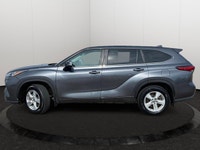 This Toyota Highlander has a powerful Intercooled Turbo Regular Unleaded I-4 2.4 L/146 engine poweri... (image 1)