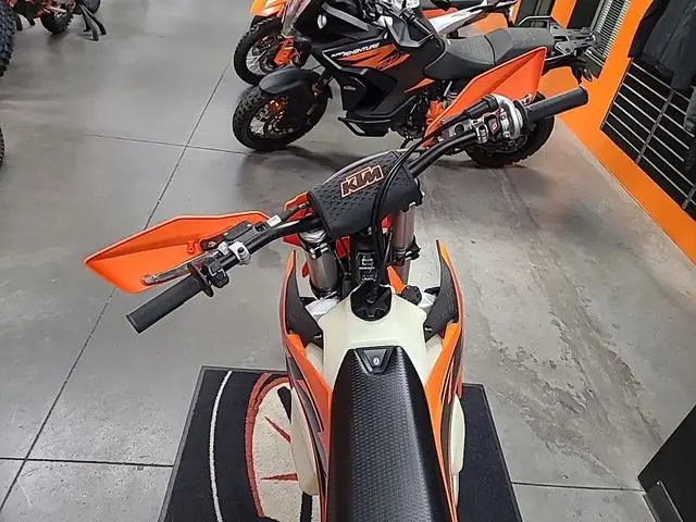 2025 KTM XC 250 F in Dirt Bikes & Motocross in Calgary - Image 12