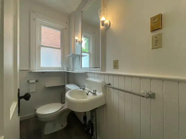 2 bed apt close to groceries, restaurants & more- 2-593 Johnson in Long Term Rentals in Kingston - Image 10
